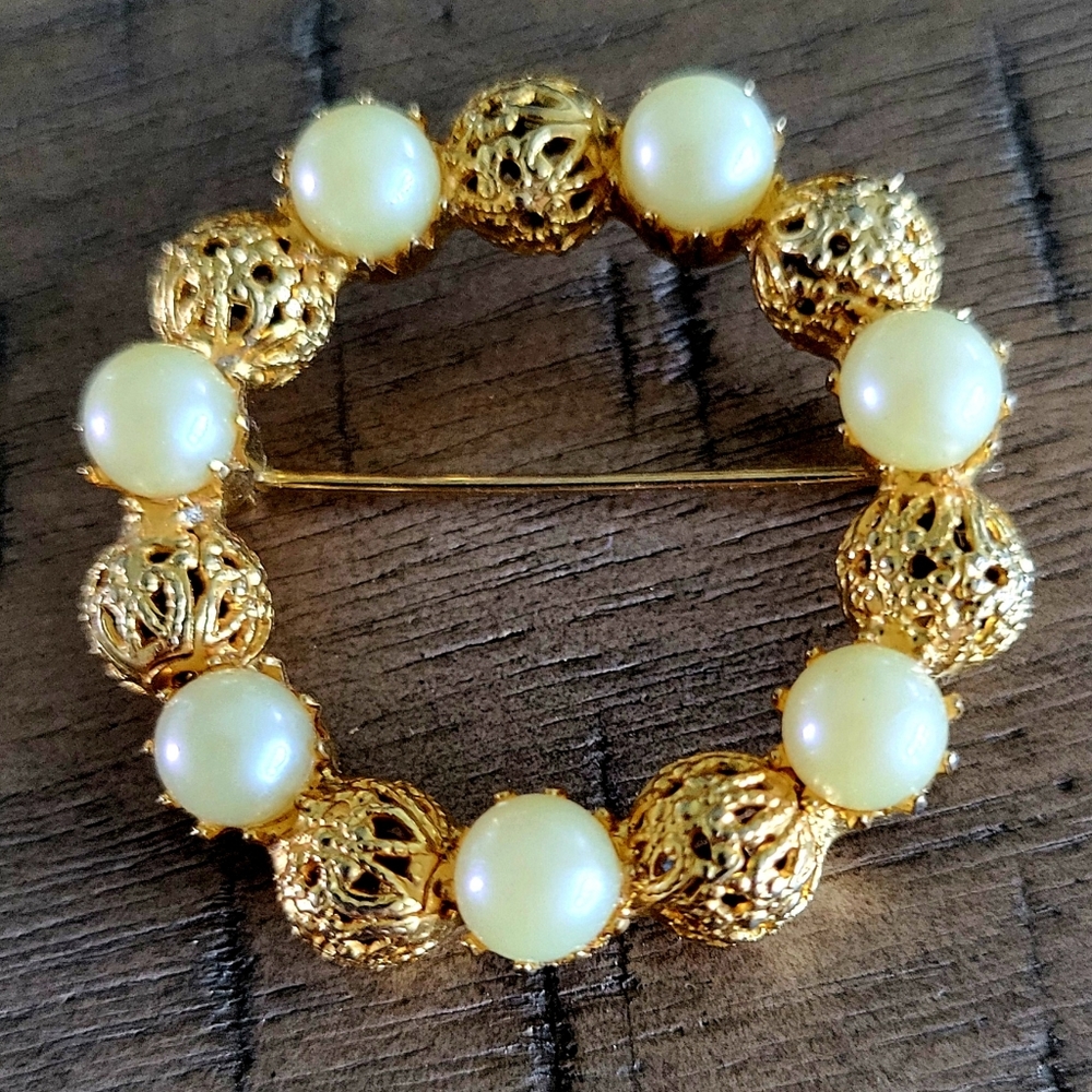 Vintage Round Gold Tone and Faux Pearl Brooch Pin